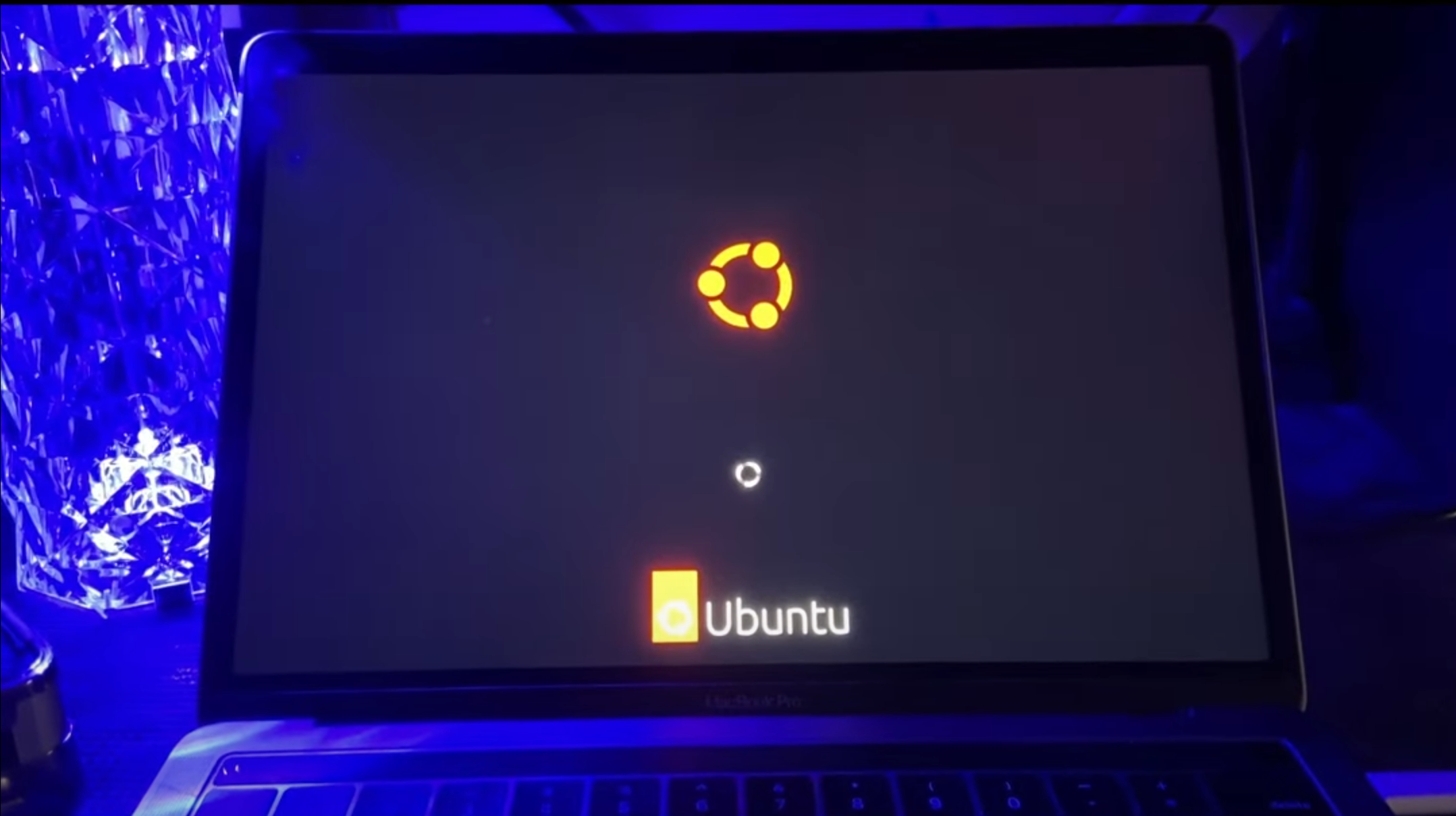 Load video: Booting with Linux Ubuntu USB - Demonstration